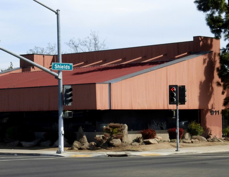 911 E Shields Ave, Fresno, CA for sale - Building Photo - Image 3 of 14