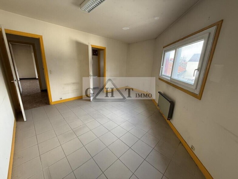 Light Industrial in Montreuil to rent - Interior Photo - Image 3 of 6