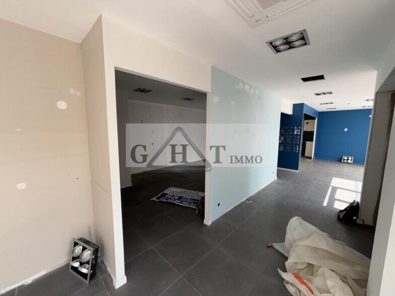 Retail in Saint-Maur-des-Fossés to rent - Interior Photo - Image 2 of 8