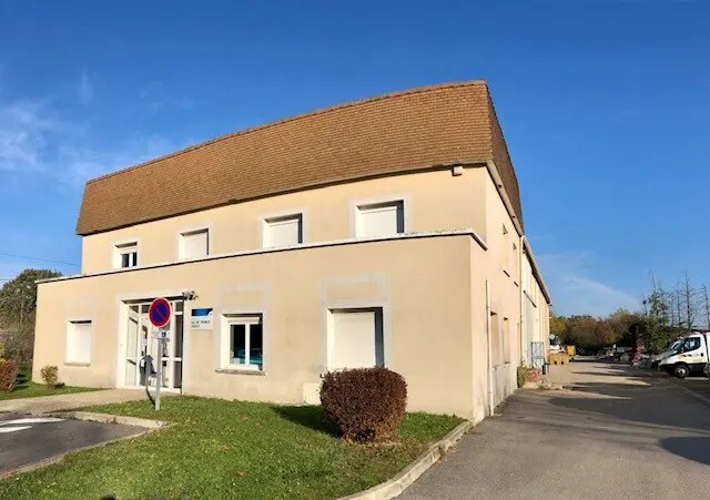 Location Entrepôt 840 m² - Photo 1