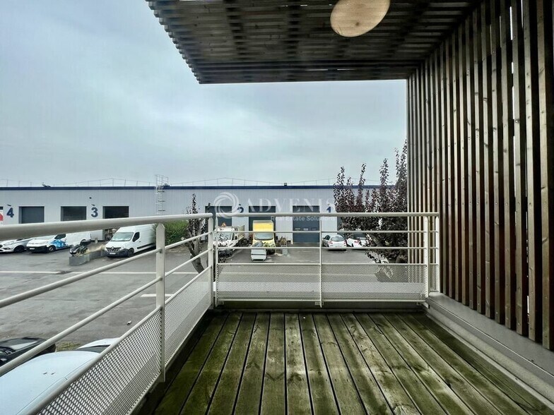 Light Industrial in SAINT-OUEN-L'AUMONE to rent - Building Photo - Image 3 of 9