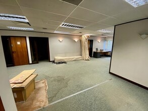 Calleva Park, Aldermaston to rent Interior Photo- Image 1 of 3