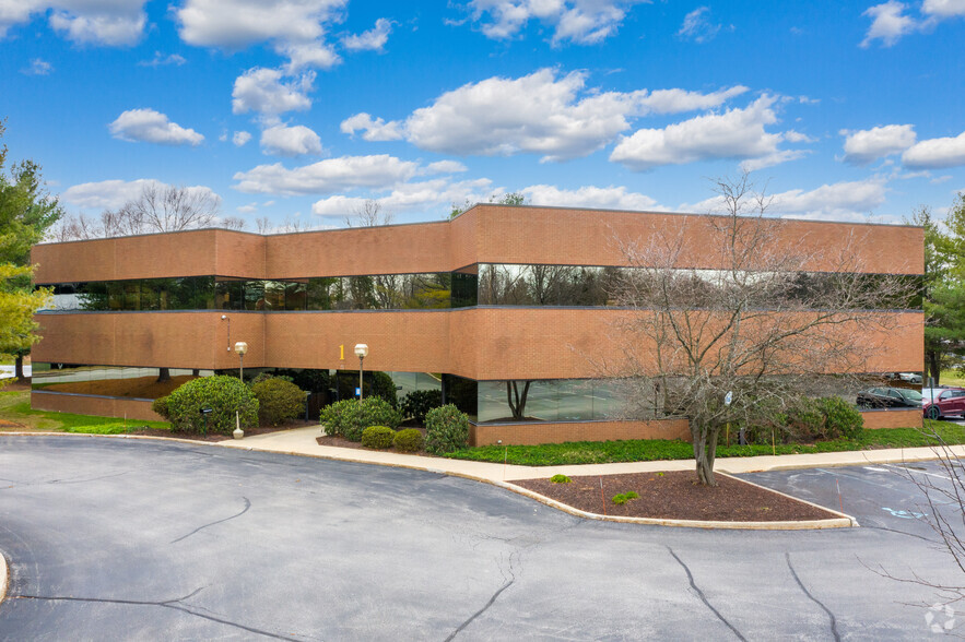 1 Summit Ct, Fishkill, NY for rent - Building Photo - Image 3 of 17