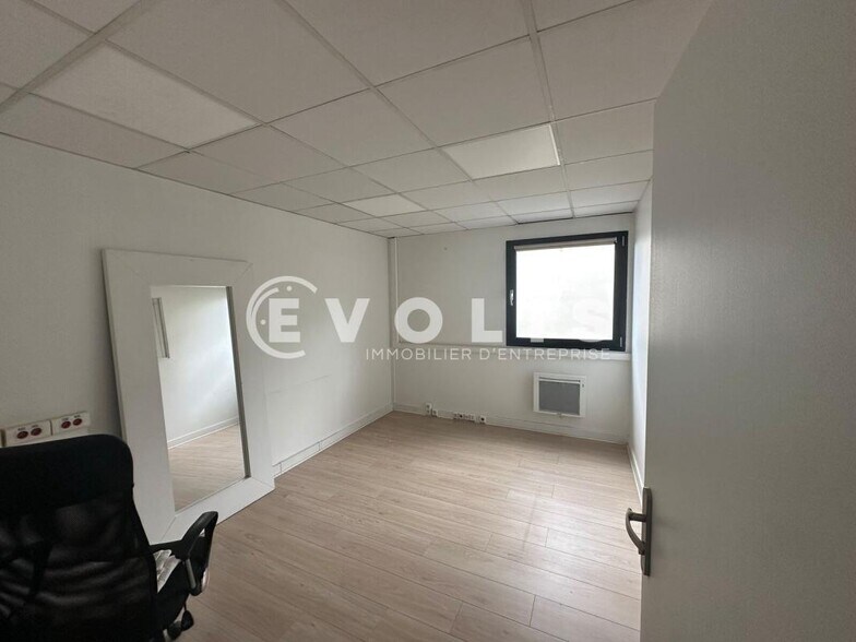 Office in Montreuil to rent - Building Photo - Image 3 of 4