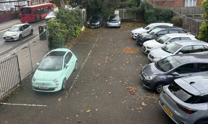 104 South End, Croydon to rent - Building Photo - Image 2 of 2