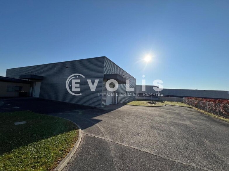 4 Chemin Des Ronzières, Vourles to rent - Building Photo - Image 2 of 8