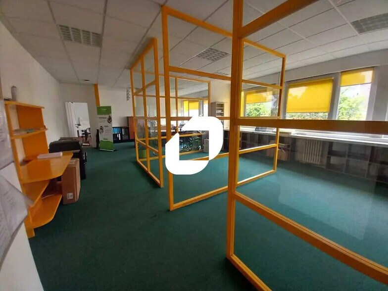 Office in Bagneux to rent - Interior Photo - Image 2 of 16