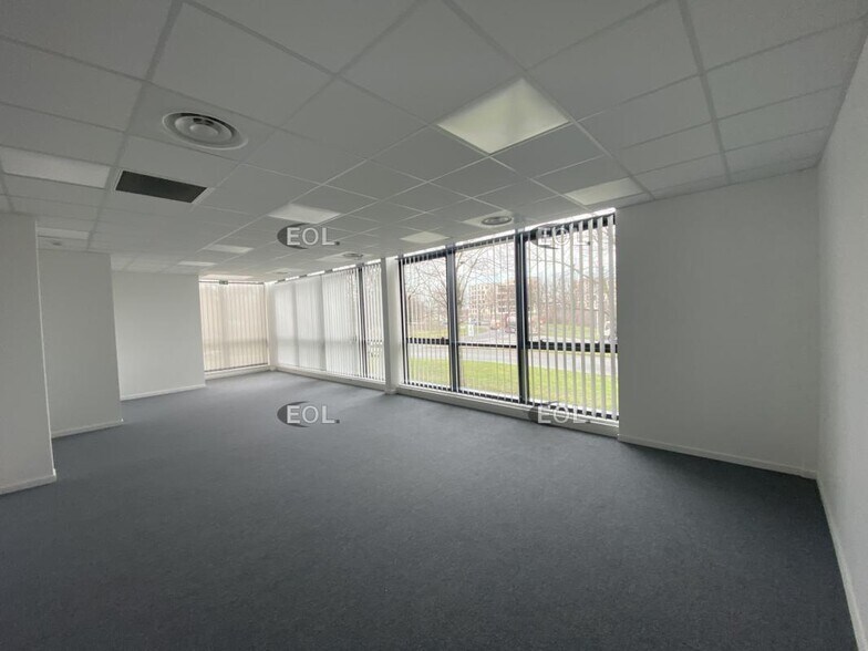 Light Industrial in Grigny to rent - Interior Photo - Image 3 of 3
