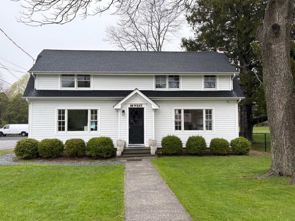 88 W Montauk Hwy, Hampton Bays, NY for sale Building Photo- Image 1 of 1