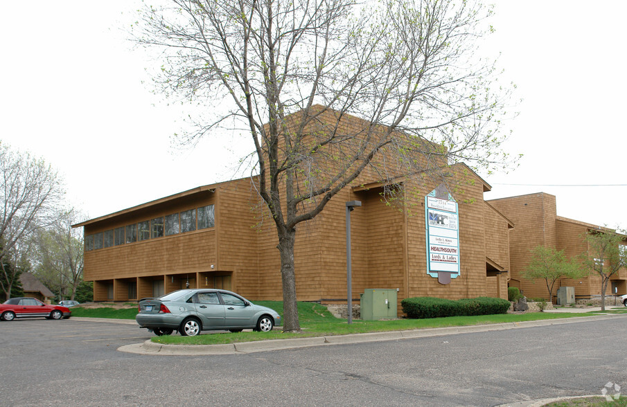 7714 Brooklyn Blvd, Brooklyn Park, MN for rent - Building Photo - Image 3 of 9