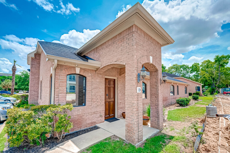 11131 McCracken Cir, Cypress, TX for sale - Building Photo - Image 2 of 11