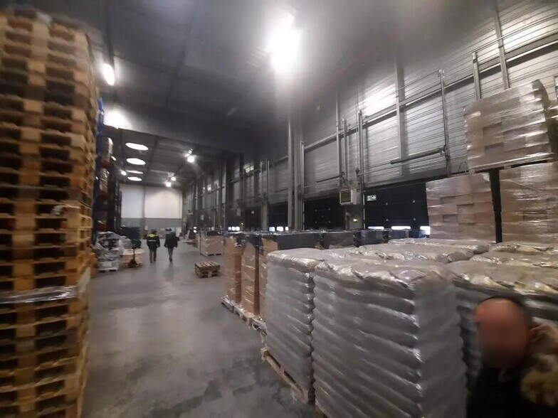 Industrial in Gennevilliers to rent - Building Photo - Image 3 of 3