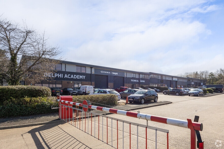 Spartan Close, Warwick to rent - Building Photo - Image 2 of 2