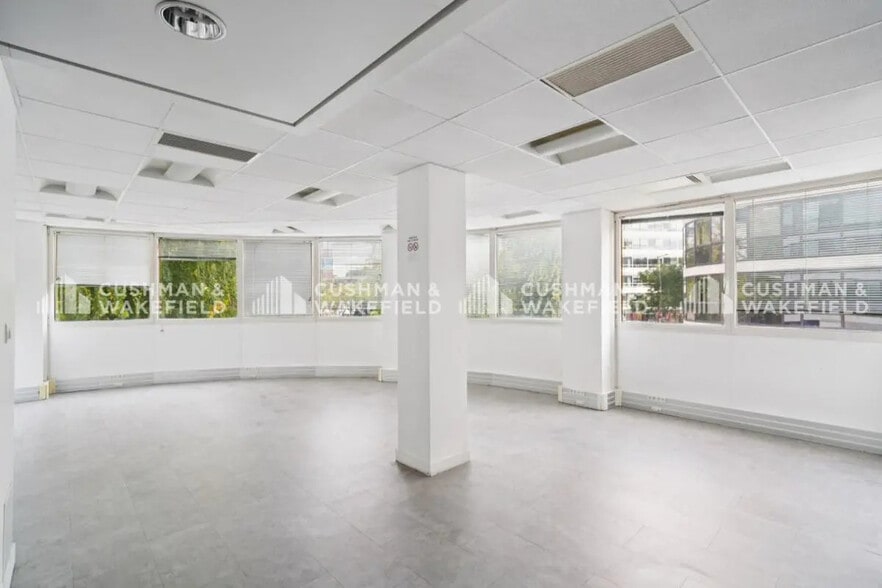 Office in Issy-les-Moulineaux to rent - Building Photo - Image 3 of 14
