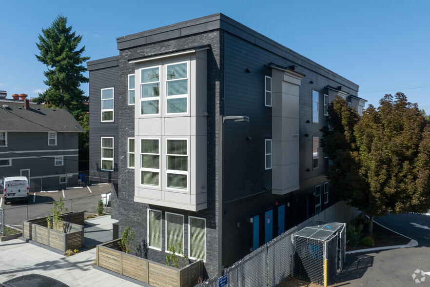 3757 SE Clay St, Portland, OR for sale - Building Photo - Image 1 of 15