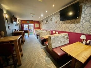 37 Uplands Cres, Swansea to rent Interior Photo- Image 2 of 17