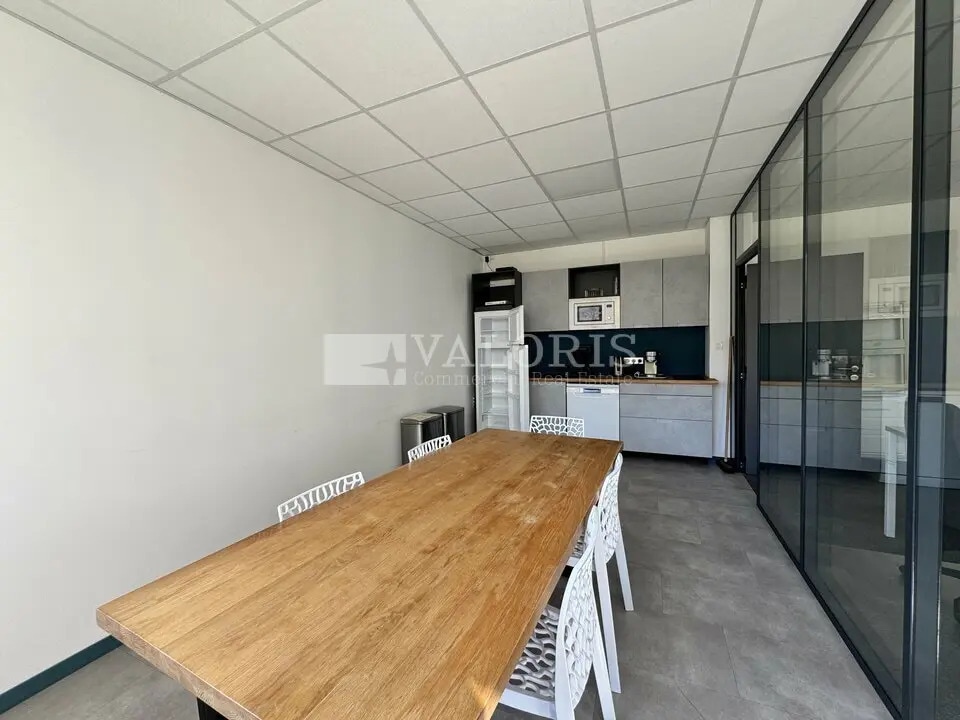 Office in Villeurbanne to rent Interior Photo- Image 1 of 5