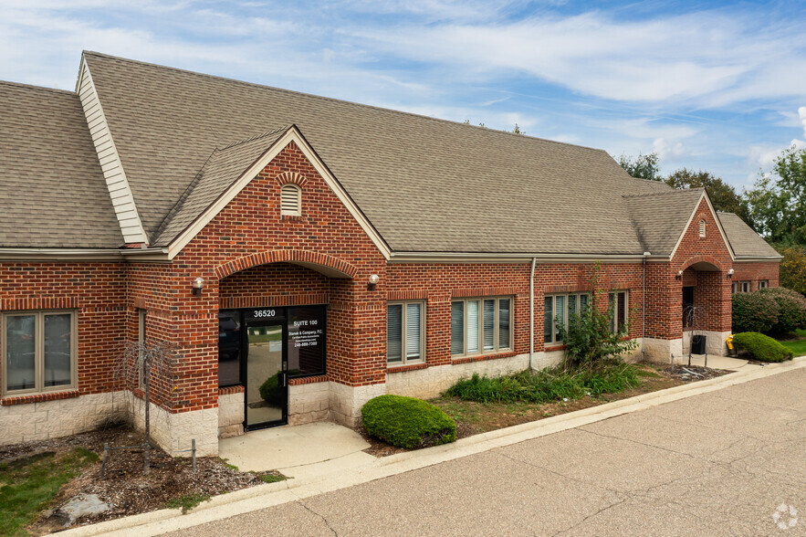 36520 Grand River Ave, Farmington Hills, MI for rent - Building Photo - Image 1 of 29