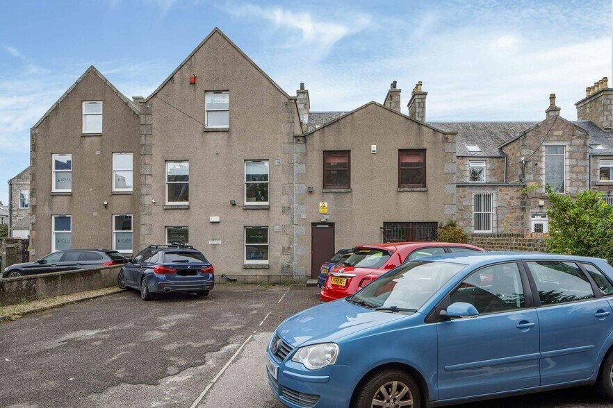 9 Victoria St, Aberdeen to rent - Building Photo - Image 2 of 11