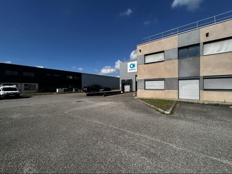 8-12 Impasse Du Rhône, Corbas to rent - Building Photo - Image 3 of 16