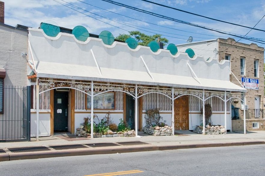 1022 Wyckoff Ave, Ridgewood 11385 UK