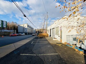 244 Short Coxe Ave, Asheville, NC for rent Building Photo- Image 2 of 4