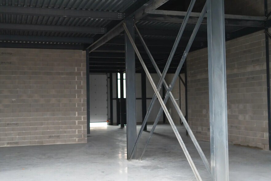 215 Rue Louis Delage, Perpignan to rent - Interior Photo - Image 1 of 3