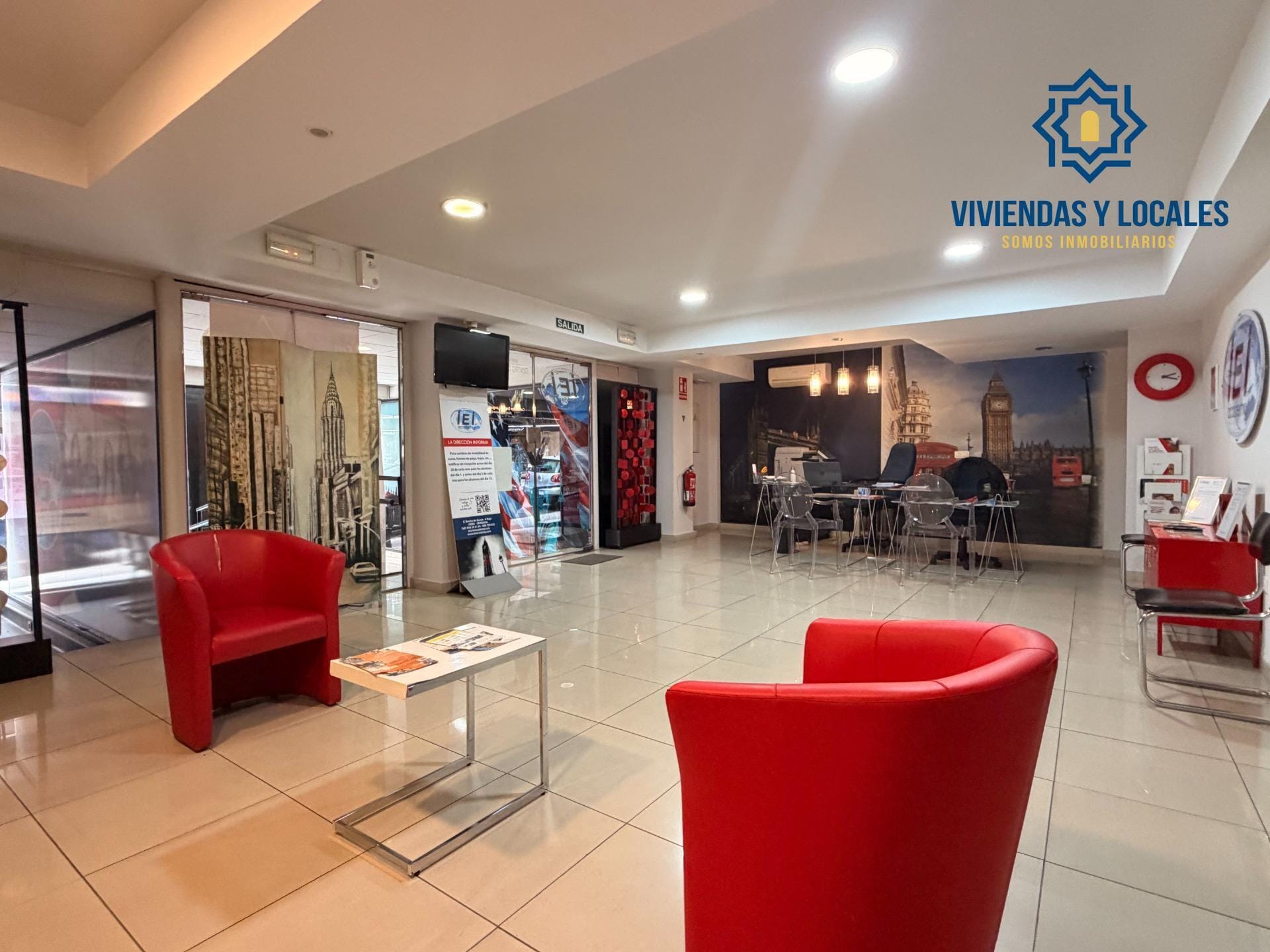 Retail in Granada, Granada to rent Building Photo- Image 1 of 39