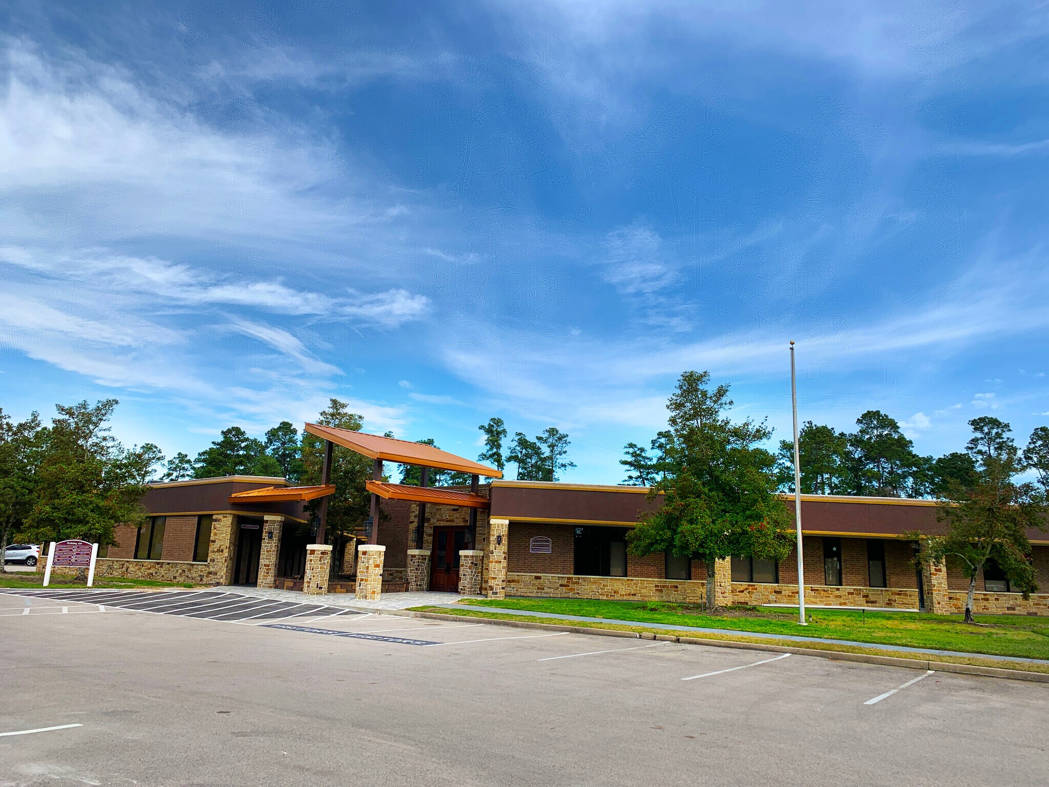 2912 W Davis St, Conroe, TX to rent Building Photo- Image 1 of 10