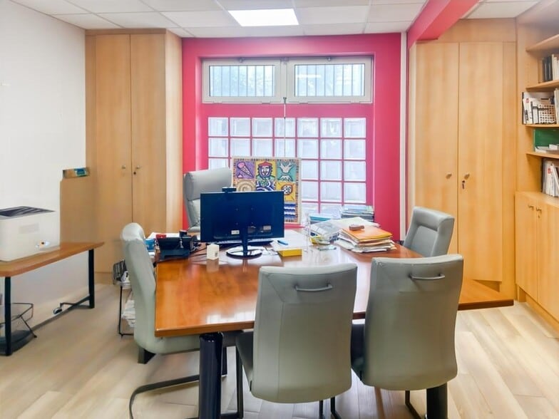 85 Rue Rivay, Levallois-Perret to rent - Interior Photo - Image 2 of 4
