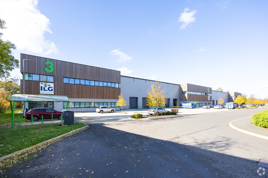 Cross Oak Ln, Redhill for sale - Primary Photo - Image 1 of 1