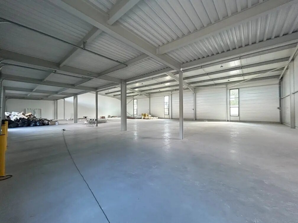 Location Local d'activités 330 m² - Photo 1