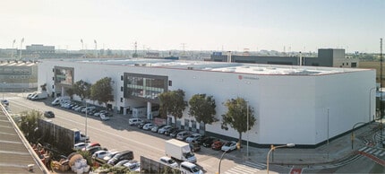 Industrial in L'Hospitalet de Llobregat, Barcelona to rent Aerial- Image 1 of 14