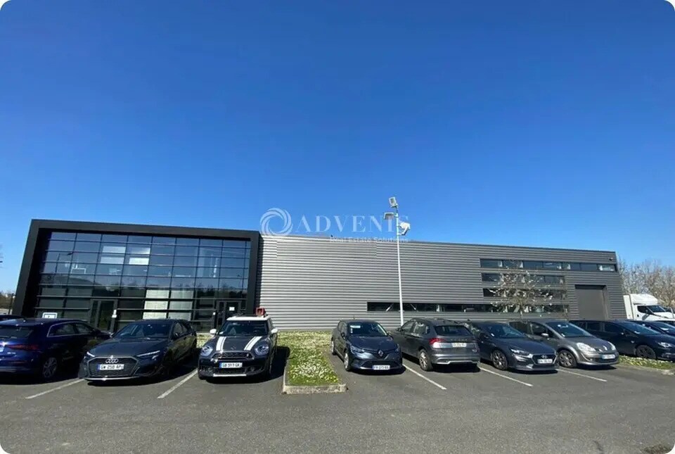 Industrial in Élancourt for sale Primary Photo- Image 1 of 5