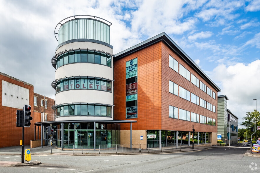 17 Preston New Rd, Blackburn to rent - Building Photo - Image 1 of 4