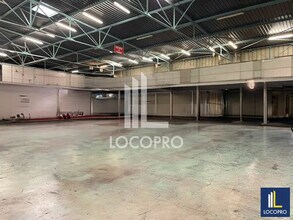 Light Industrial in Aubagne to rent Interior Photo- Image 2 of 9