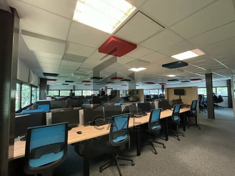 Office in Mérignac to rent - Interior Photo - Image 1 of 5