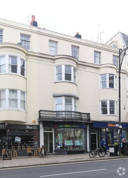 38 Queens Rd, Brighton to rent - Building Photo - Image 3 of 8