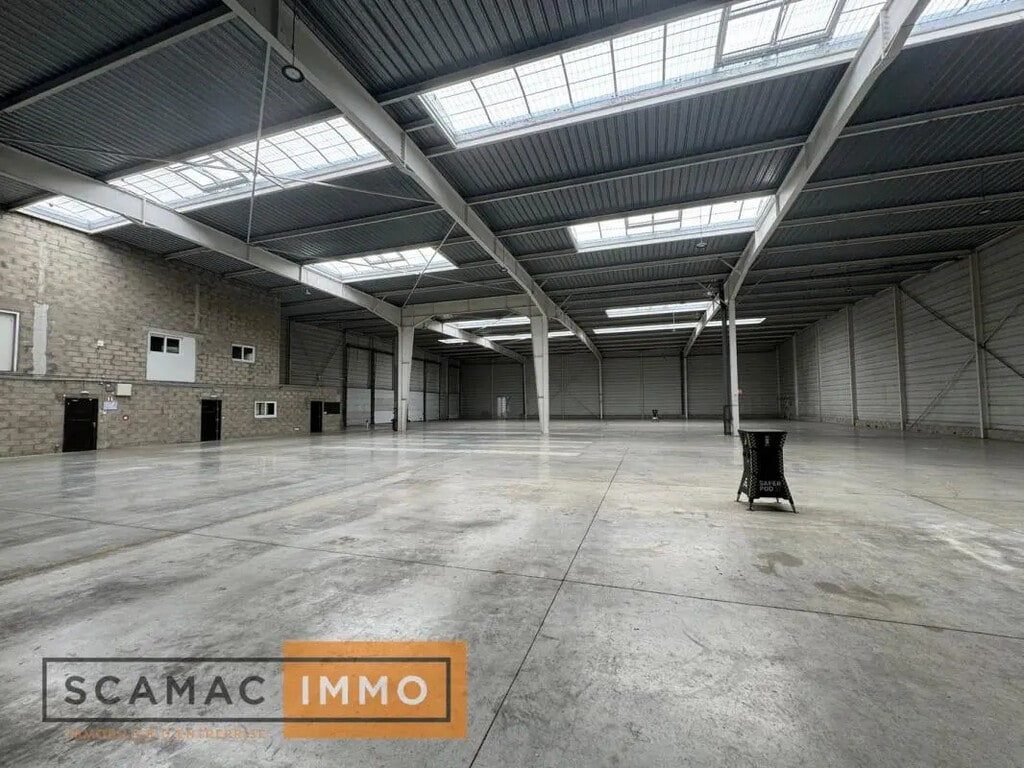 Location Entrepôt 4 542 m² - Photo 1