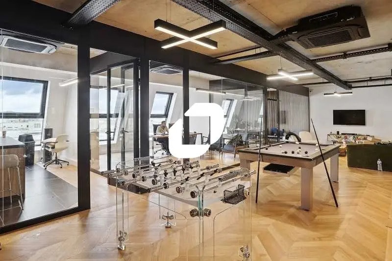 Office in Courbevoie to rent Interior Photo- Image 1 of 19