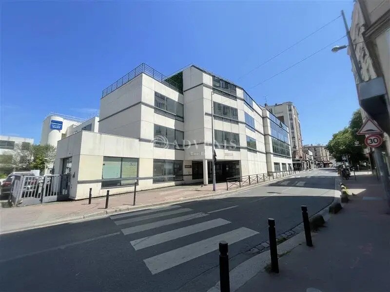 Office in Saint-Ouen-sur-Seine to rent Building Photo- Image 1 of 11