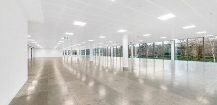 The Heights Heath, Weybridge to rent Interior Photo- Image 2 of 5