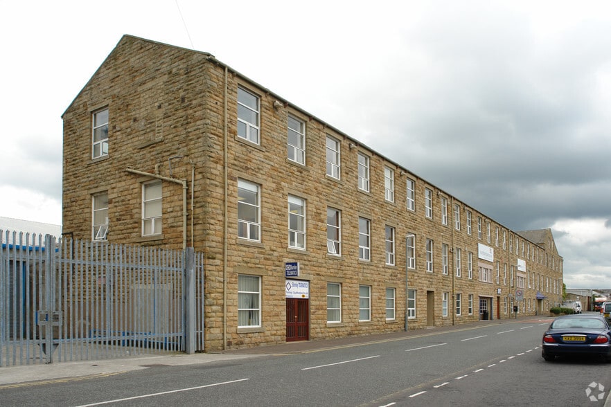 Elm St, Burnley to rent - Primary Photo - Image 1 of 5