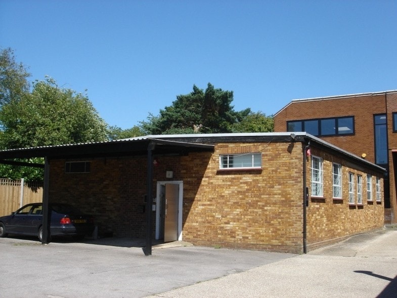 Theobald St, Borehamwood for sale - Primary Photo - Image 1 of 1