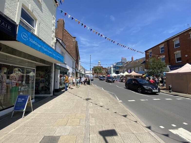 28 South St, Bridport to rent - Building Photo - Image 2 of 2