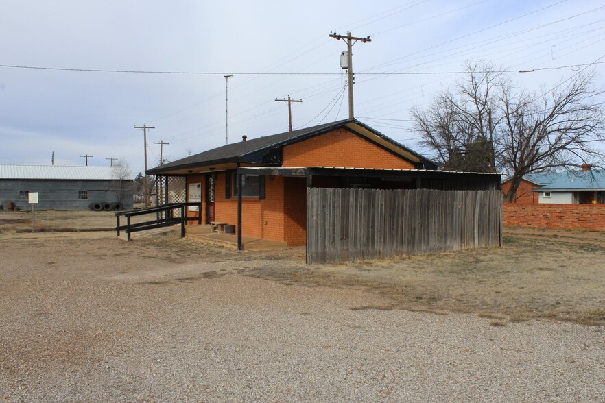 210 W Houston St, Floydada, TX for sale - Building Photo - Image 3 of 7