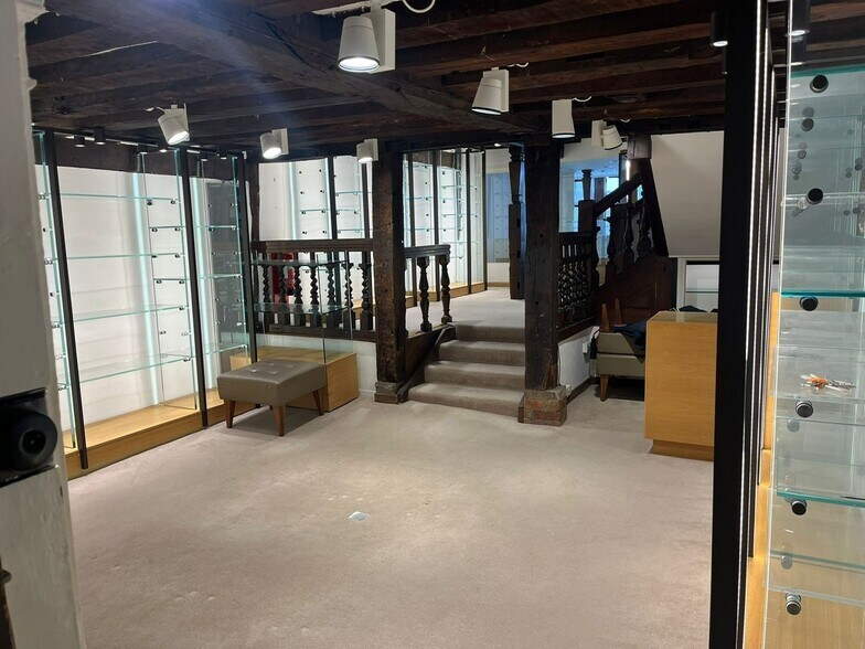 40 The Borough, Farnham for sale - Interior Photo - Image 2 of 5