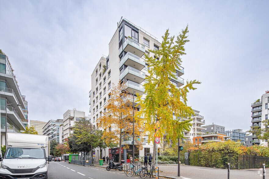 Build-to-Rent in Paris for sale - Building Photo - Image 2 of 5