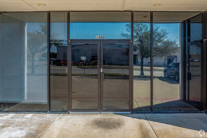 1400 Summit Ave, Plano, TX for rent - Building Photo - Image 3 of 24