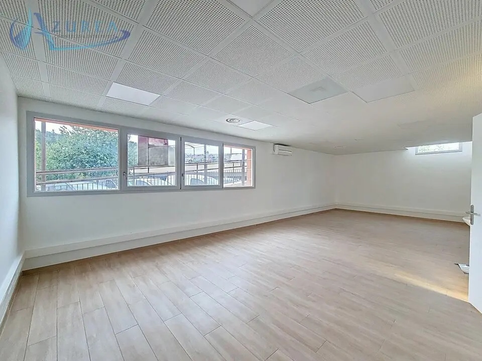 Location Bureaux 48 m² - Photo 1